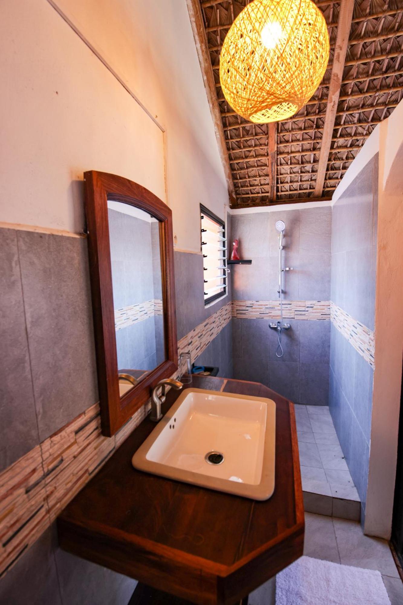 Le Jardin Des Delices Hotel Mahajanga Ngoại thất bức ảnh